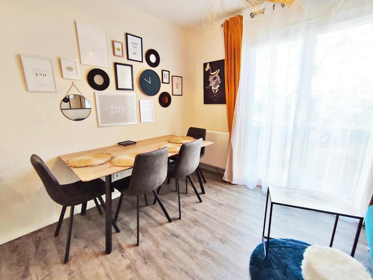 L'Escampette, Duplex T3, Centre Luchon, Wifi, Casier A Skis, 4 Personnes Bagneres-de-Luchon Exterior foto